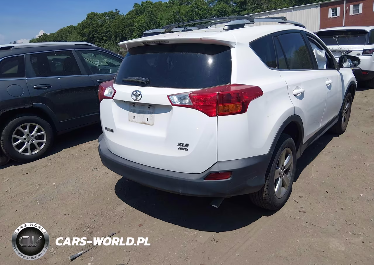 2015 Toyota Rav4 Xle VIN:2T3RFREV3FW258273 - 4