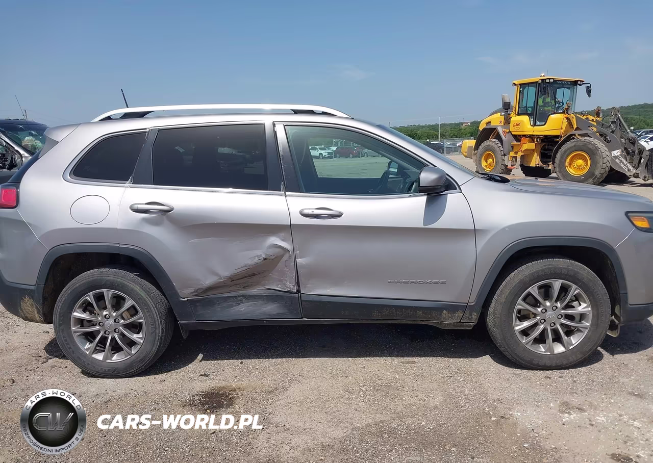 2021 Jeep Cherokee Latitude Lux 4X4 VIN:1C4PJMMN7MD146158 - 13