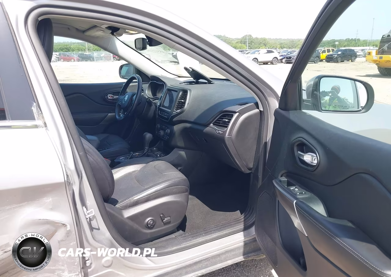 2021 Jeep Cherokee Latitude Lux 4X4 VIN:1C4PJMMN7MD146158 - 5