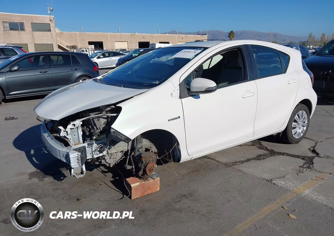 2015 Toyota Prius C One VIN:JTDKDTB32F1106572 - 2