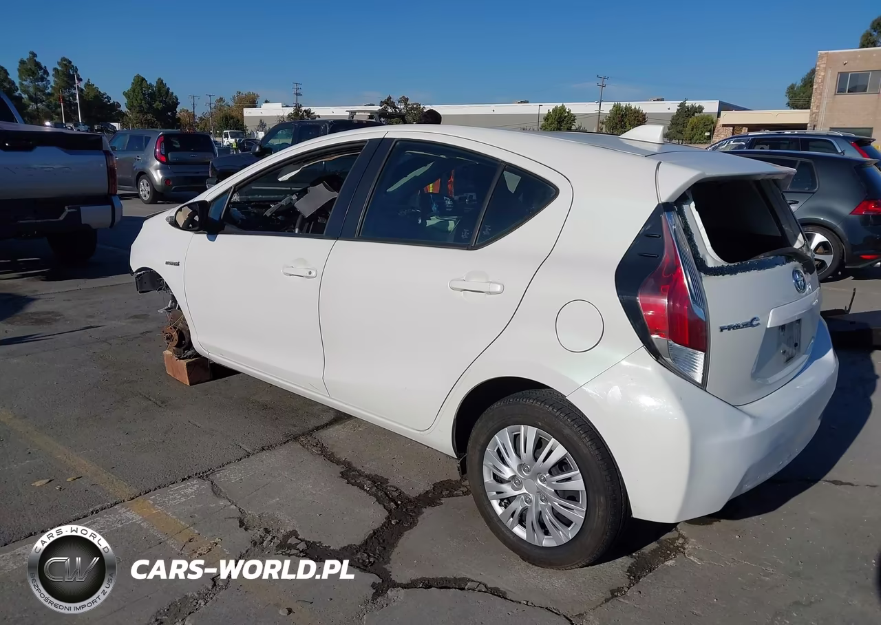 2015 Toyota Prius C One VIN:JTDKDTB32F1106572 - 3
