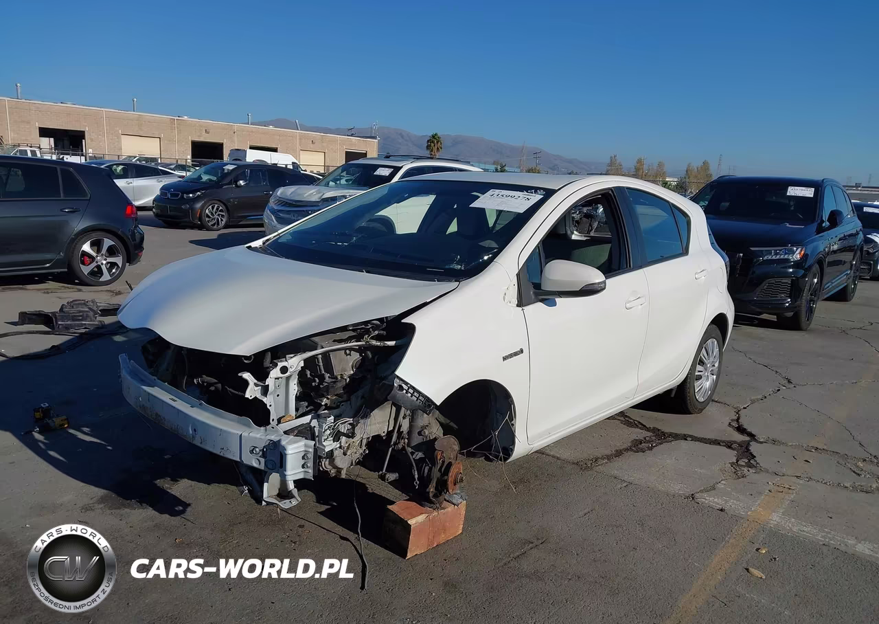2015 Toyota Prius C One VIN:JTDKDTB32F1106572 - 6