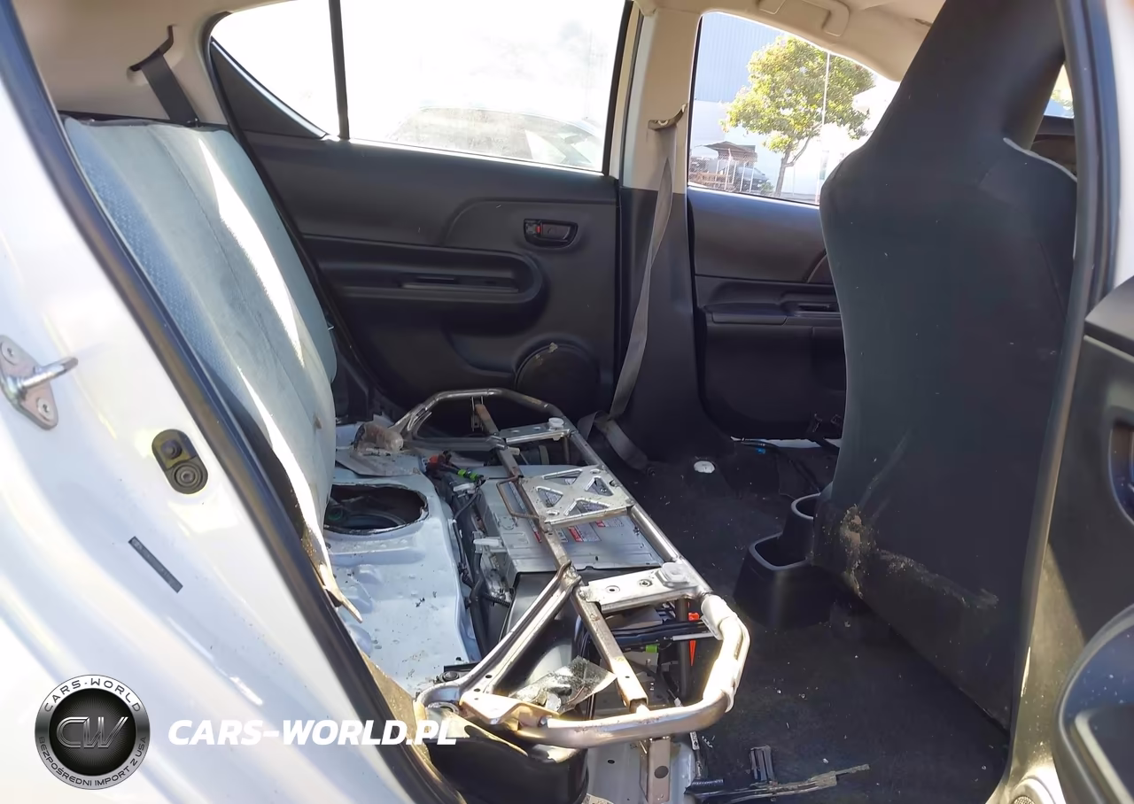 2015 Toyota Prius C One VIN:JTDKDTB32F1106572 - 8