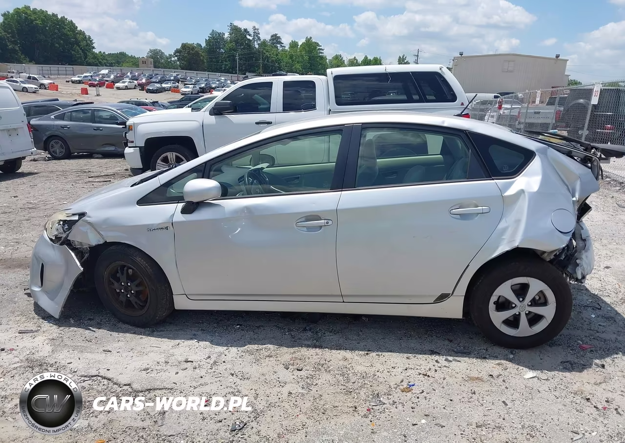2013 Toyota Prius Two VIN:JTDKN3DU6D1627424 - 15