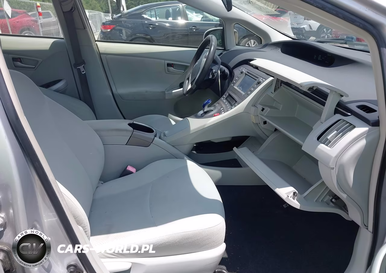 2013 Toyota Prius Two VIN:JTDKN3DU6D1627424 - 5