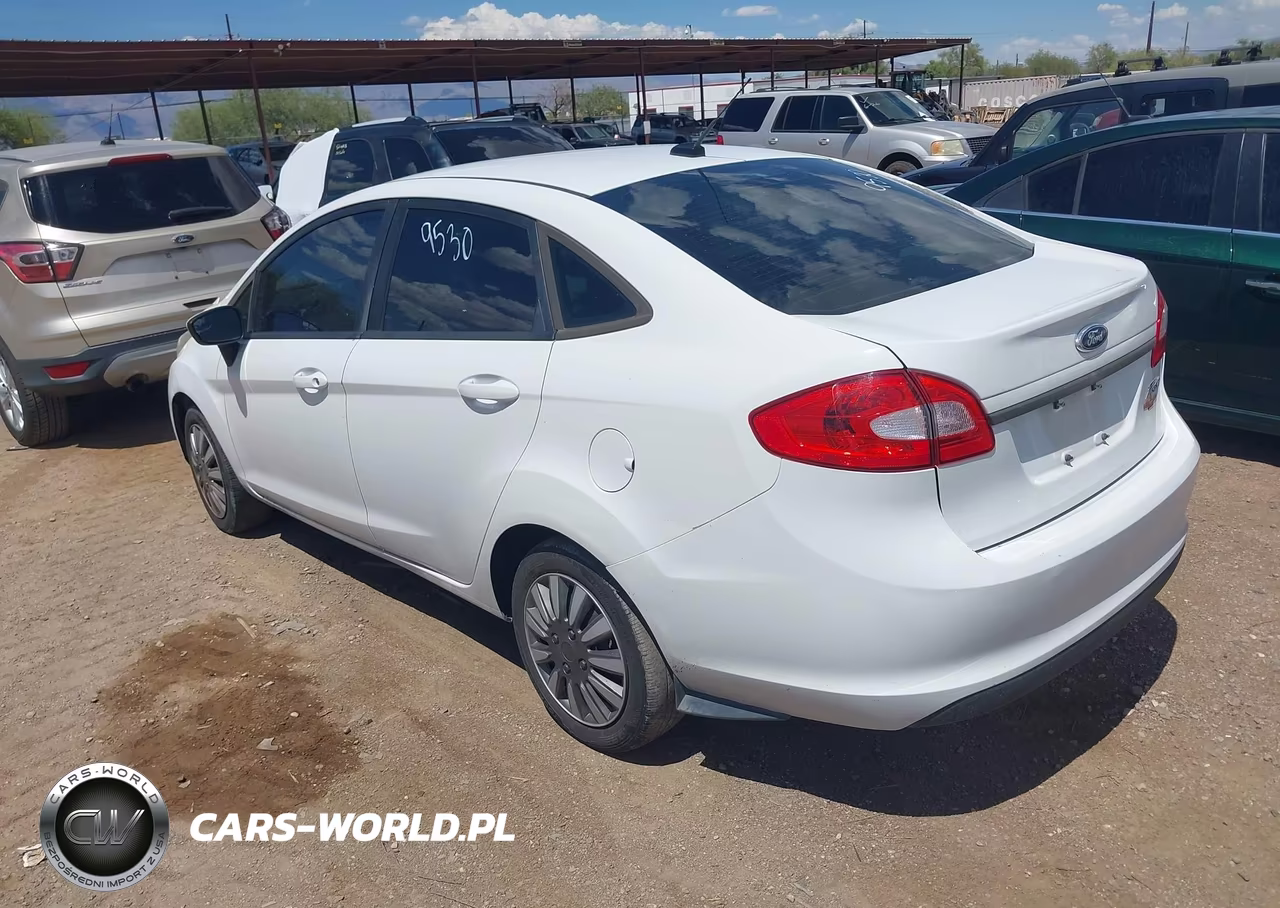 2013 Ford Fiesta S VIN:3FADP4AJ3DM144405 - 3