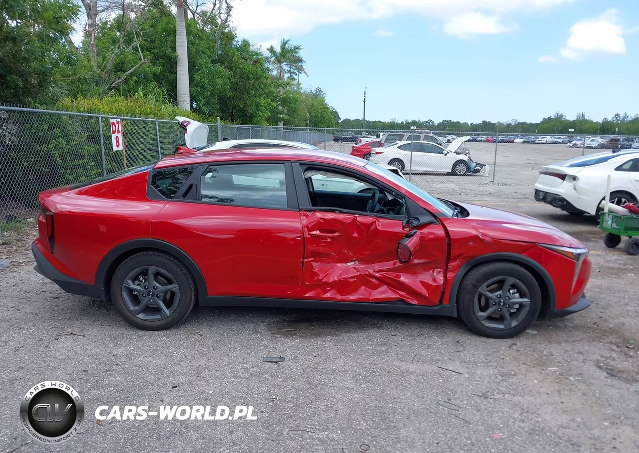 2025 Kia K4 Lxs VIN:3KPFT4DE8SE218518 - 13