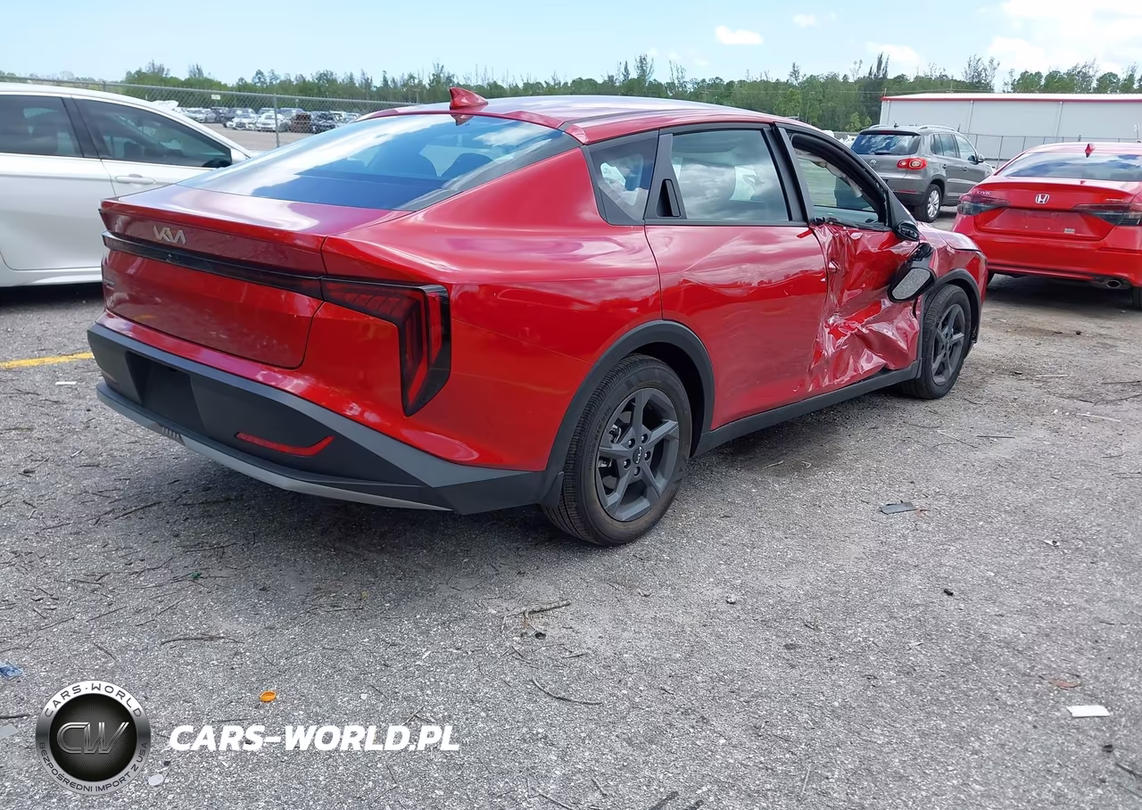 2025 Kia K4 Lxs VIN:3KPFT4DE8SE218518 - 4