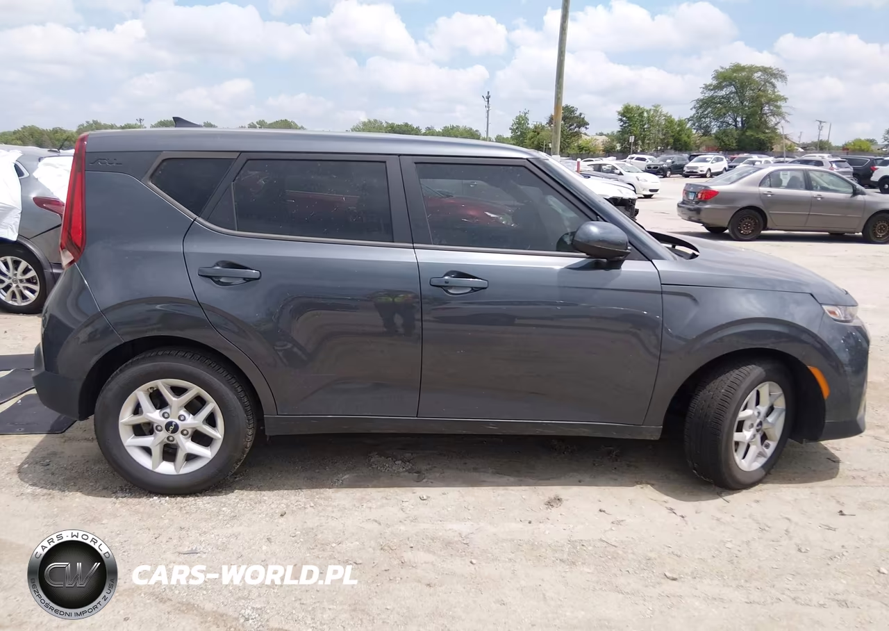 2022 Kia Soul S VIN:KNDJ23AU0N7801723 - 13