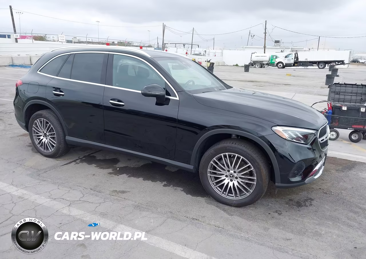 2025 Mercedes-Benz Glc 300 Suv – zdjęcie 1 z 17