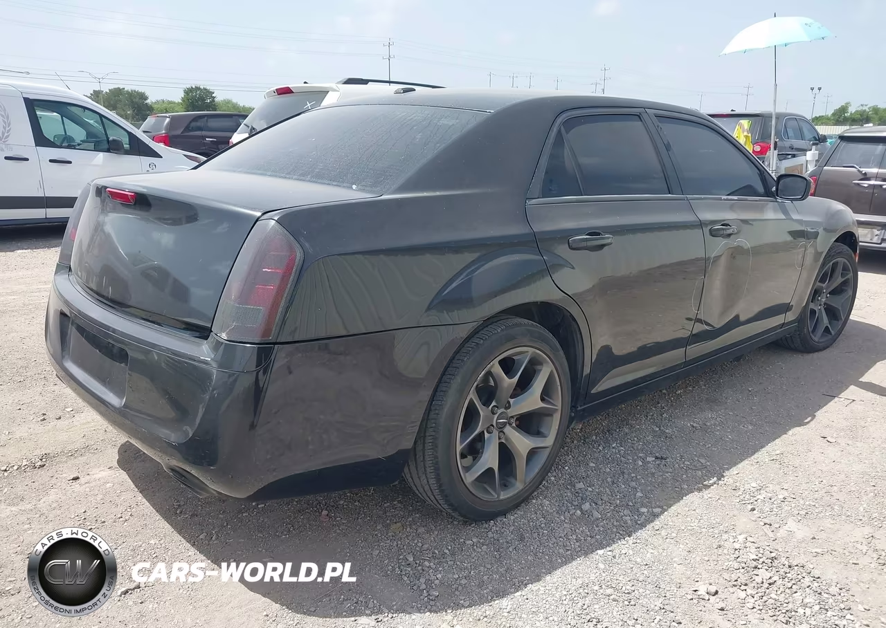 2013 Chrysler 300 Motown VIN:2C3CCAAG4DH727184 - 4