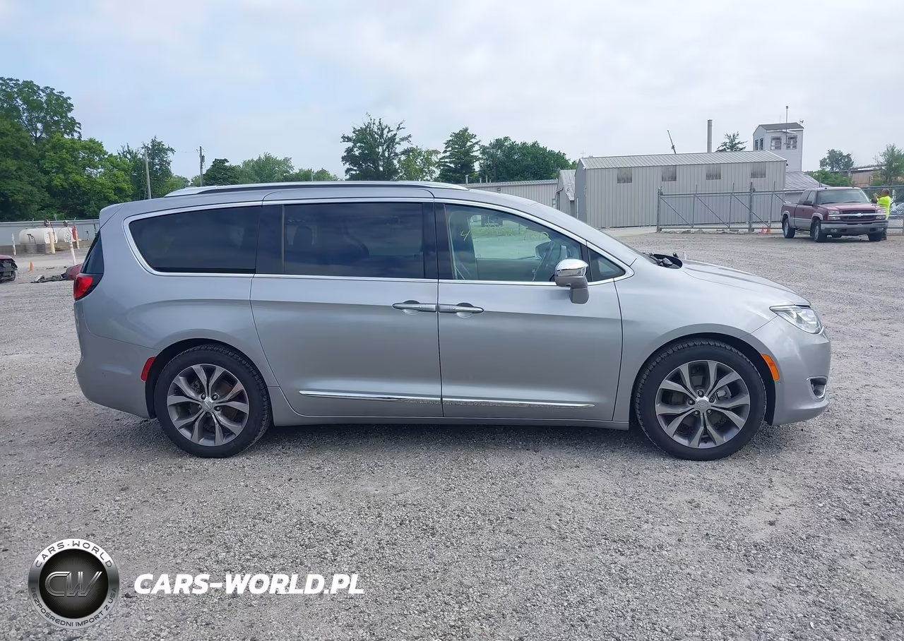 2019 Chrysler Pacifica Limited VIN:2C4RC1GG0KR604020 - 13