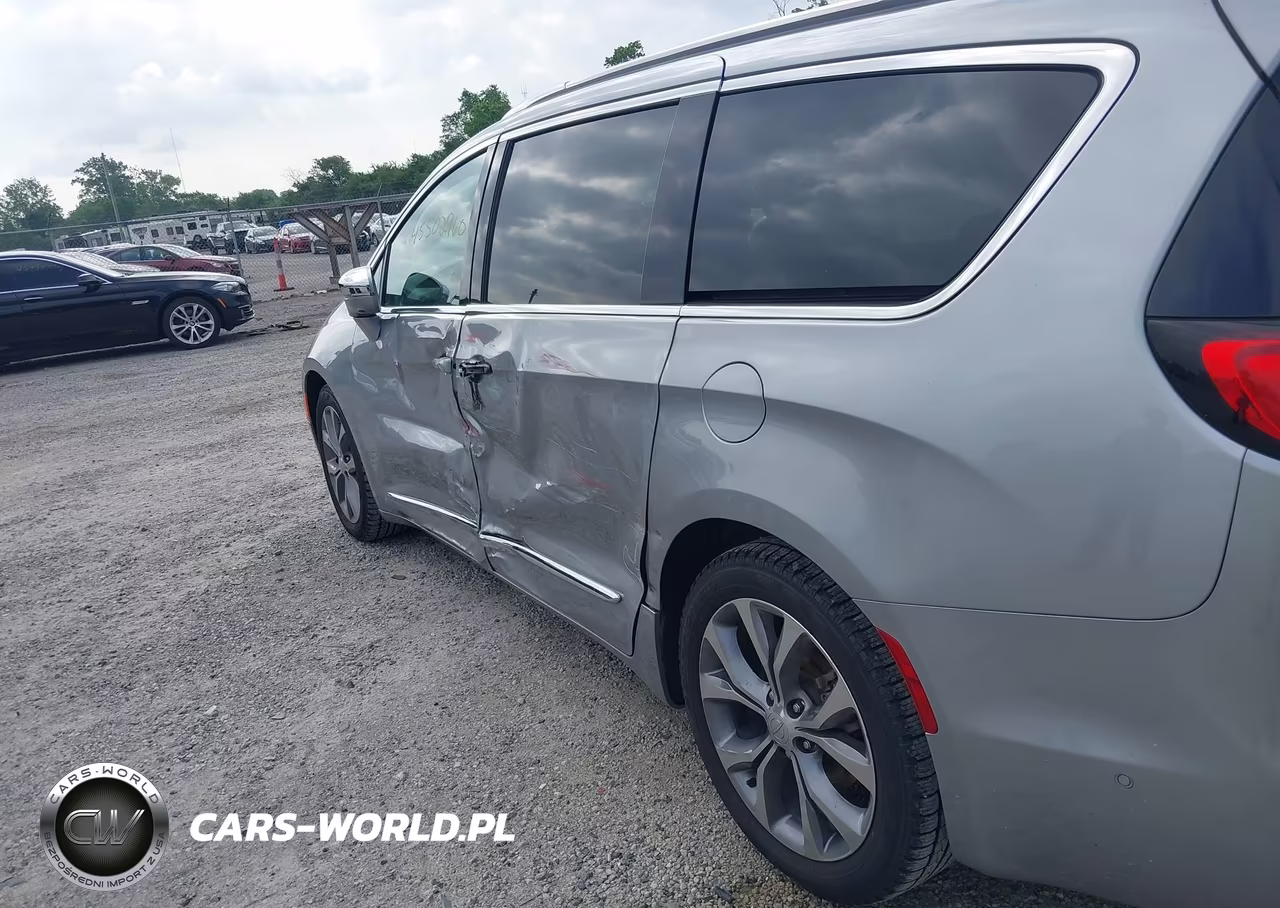 2019 Chrysler Pacifica Limited VIN:2C4RC1GG0KR604020 - 18