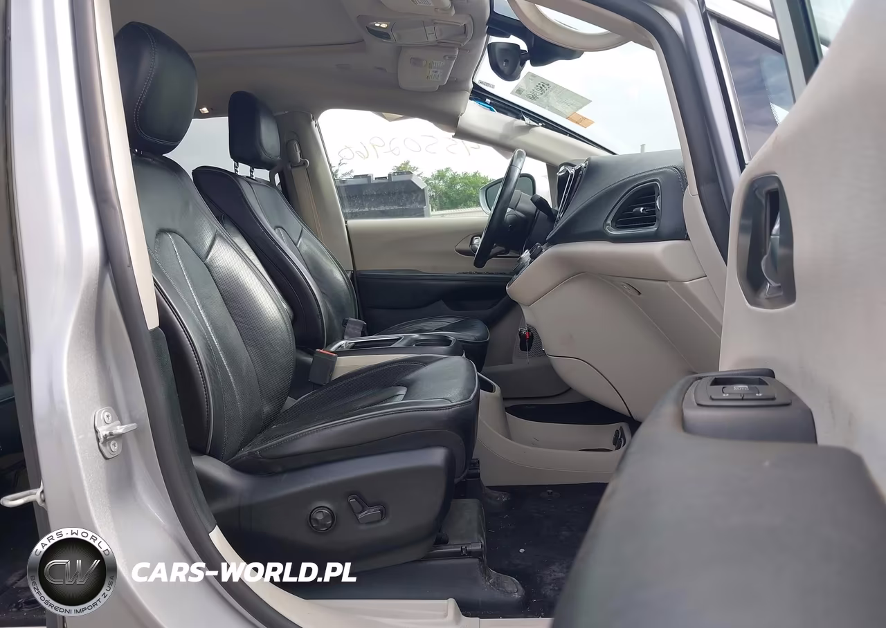 2019 Chrysler Pacifica Limited VIN:2C4RC1GG0KR604020 - 5