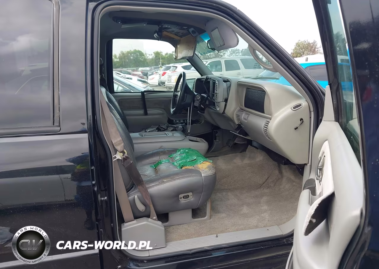 2000 Chevrolet Tahoe Limited VIN:1GNEC13RXYR216563 - 5