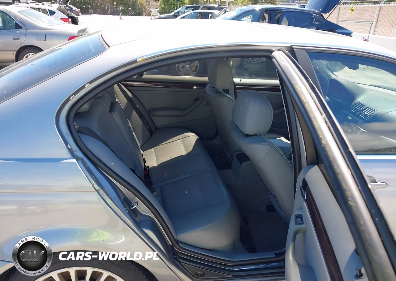2003 BMW 3 Series 330I VIN:WBAEV53473KM31959 - 8
