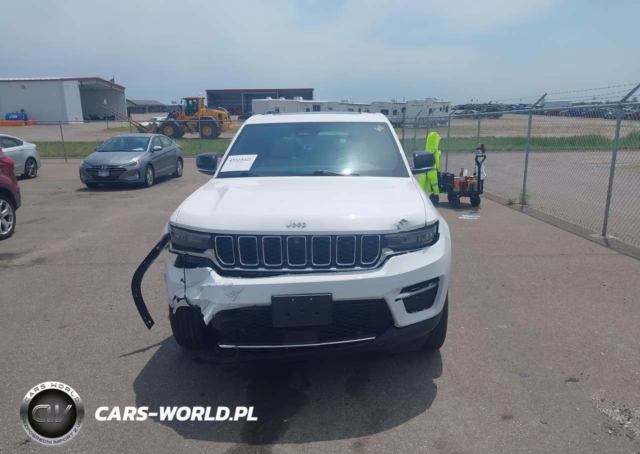 2023 Jeep Grand Cherokee Limited 4X4 VIN:1C4RJHBG0PC581229 - 13