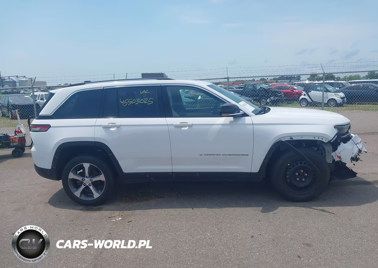 2023 Jeep Grand Cherokee Limited 4X4 VIN:1C4RJHBG0PC581229 - 14