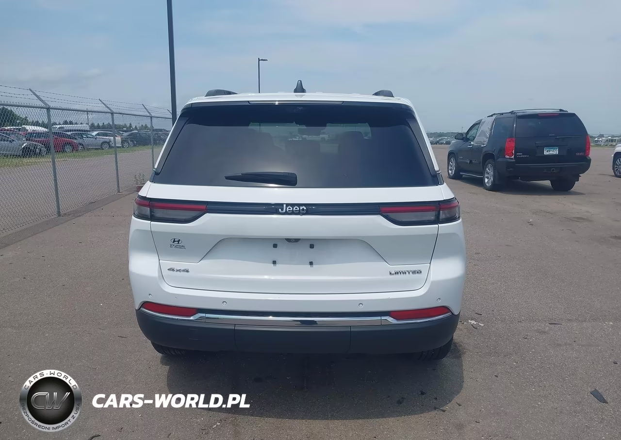 2023 Jeep Grand Cherokee Limited 4X4 VIN:1C4RJHBG0PC581229 - 17