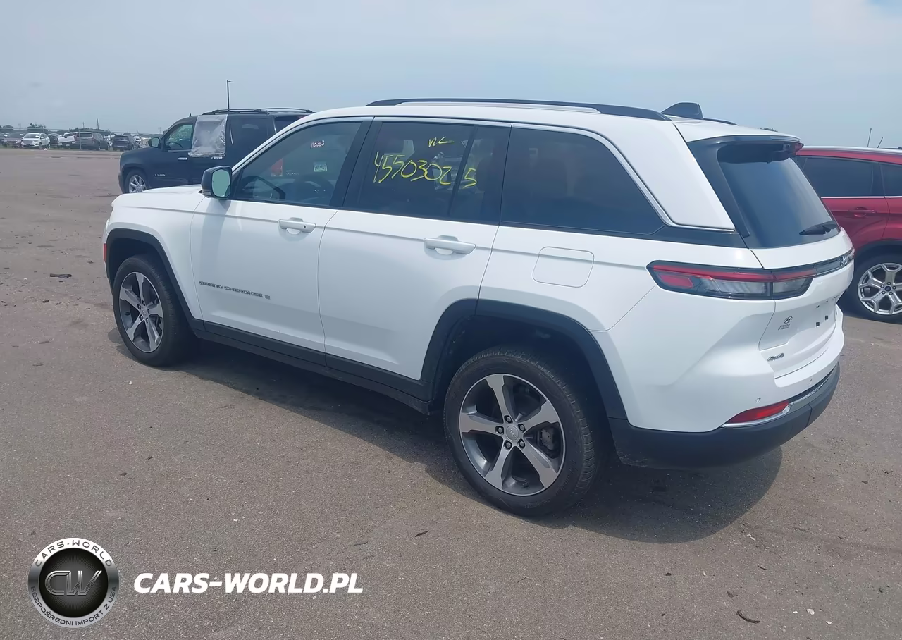 2023 Jeep Grand Cherokee Limited 4X4 VIN:1C4RJHBG0PC581229 - 3