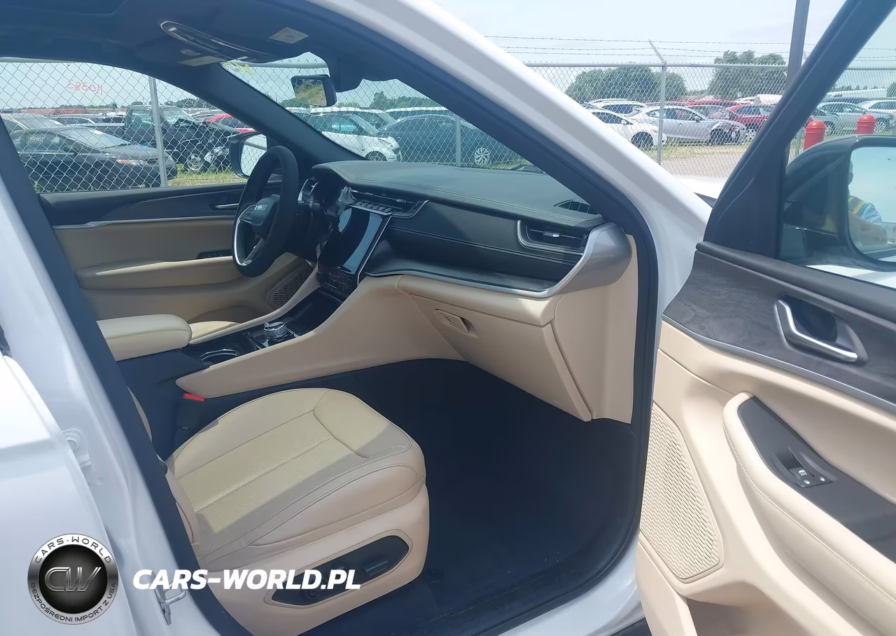 2023 Jeep Grand Cherokee Limited 4X4 VIN:1C4RJHBG0PC581229 - 5