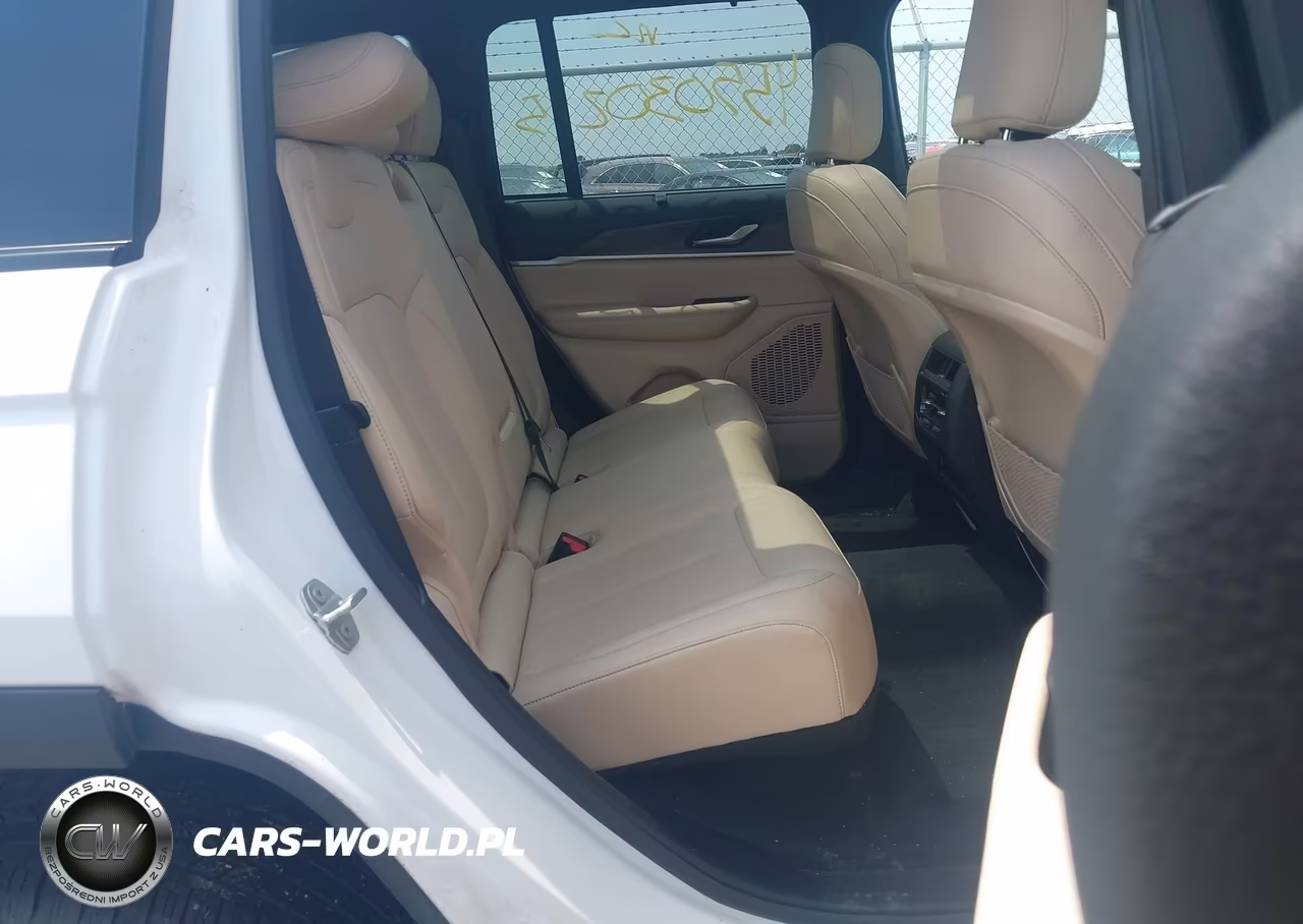 2023 Jeep Grand Cherokee Limited 4X4 VIN:1C4RJHBG0PC581229 - 8