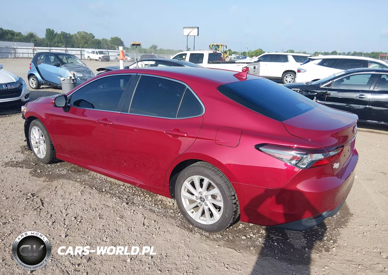 2021 Toyota Camry Le VIN:4T1C11AKXMU604424 - 3