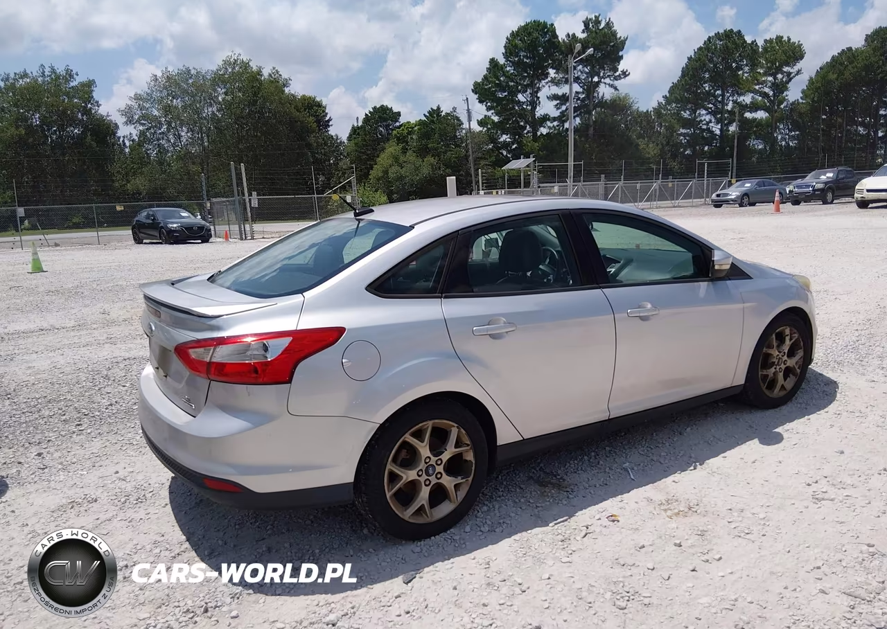 2013 Ford Focus Se VIN:1FADP3F2XDL354688 - 4