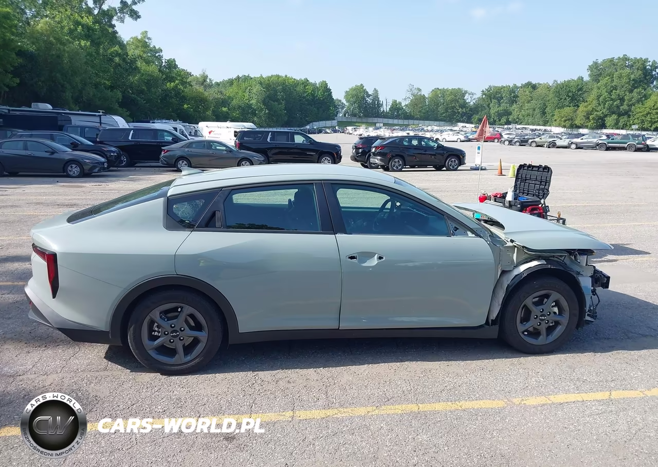 2025 Kia K4 Lxs VIN:3KPFT4DE3SE145123 - 14