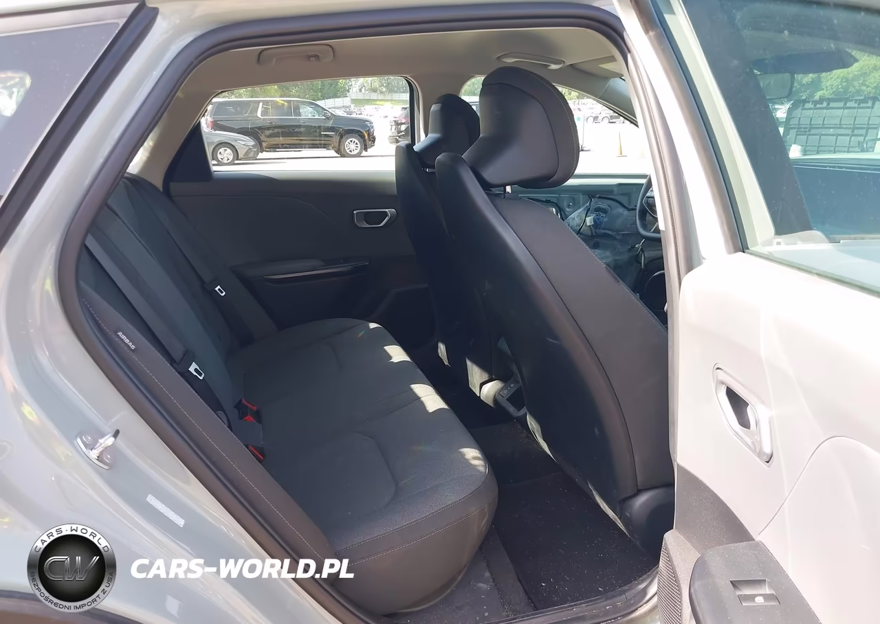 2025 Kia K4 Lxs VIN:3KPFT4DE3SE145123 - 8