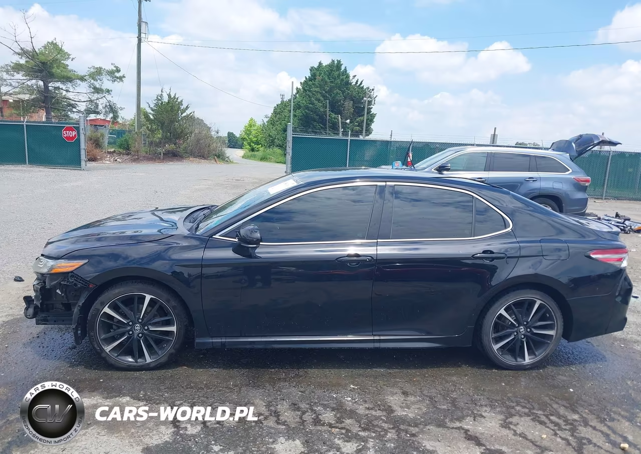2018 Toyota Camry Xse VIN:4T1B61HKXJU143577 - 14