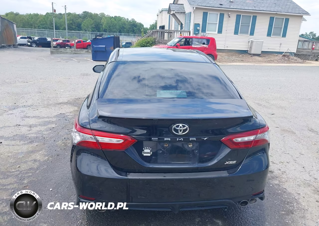 2018 Toyota Camry Xse VIN:4T1B61HKXJU143577 - 16