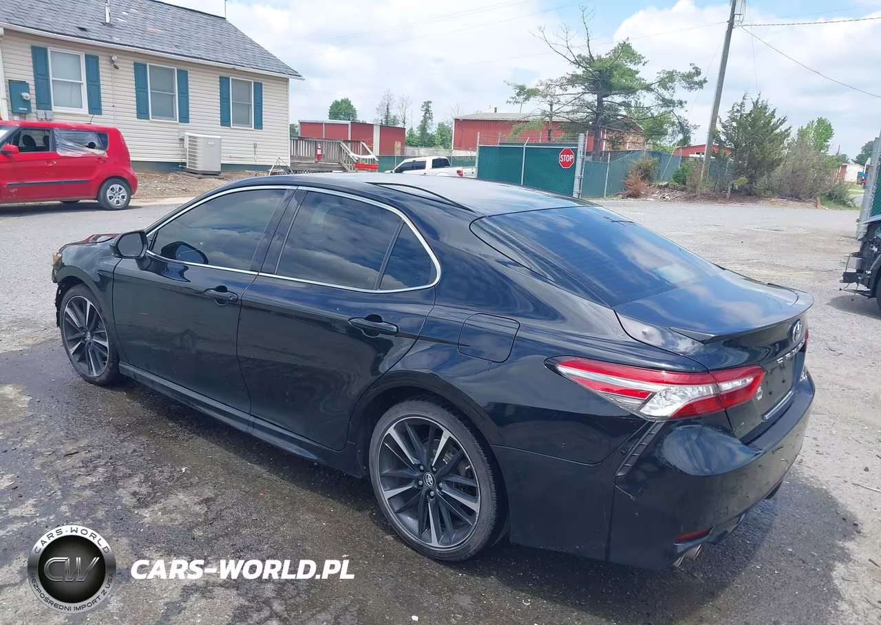 2018 Toyota Camry Xse VIN:4T1B61HKXJU143577 - 3
