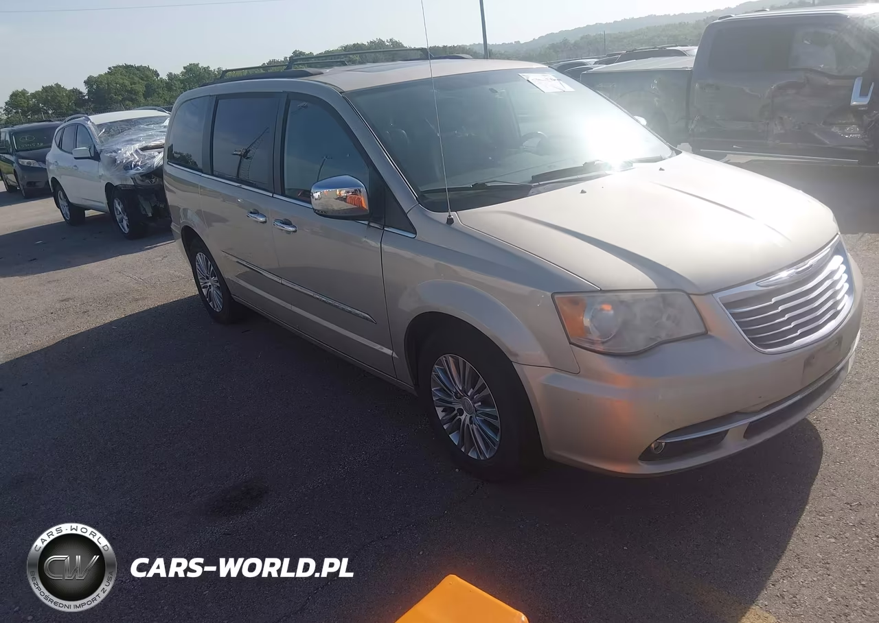 2013 Chrysler Town & Country Touring-L – zdjęcie 1 z 11