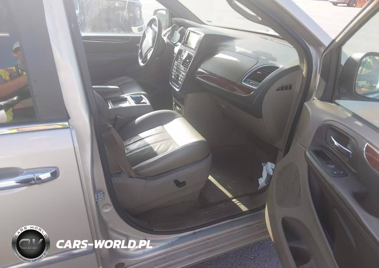 2013 Chrysler Town & Country Touring-L VIN:2C4RC1CG4DR559396 - 5