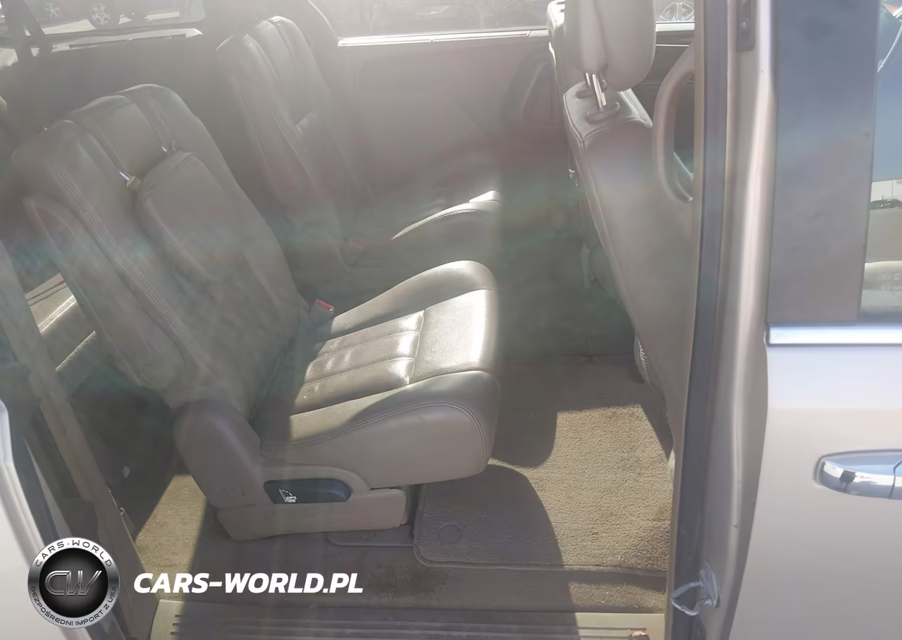 2013 Chrysler Town & Country Touring-L VIN:2C4RC1CG4DR559396 - 8
