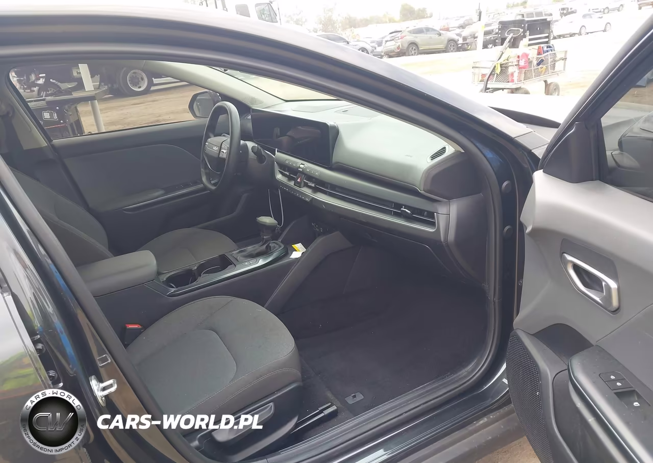 2025 Kia K4 Lxs VIN:3KPFT4DE4SE178776 - 5