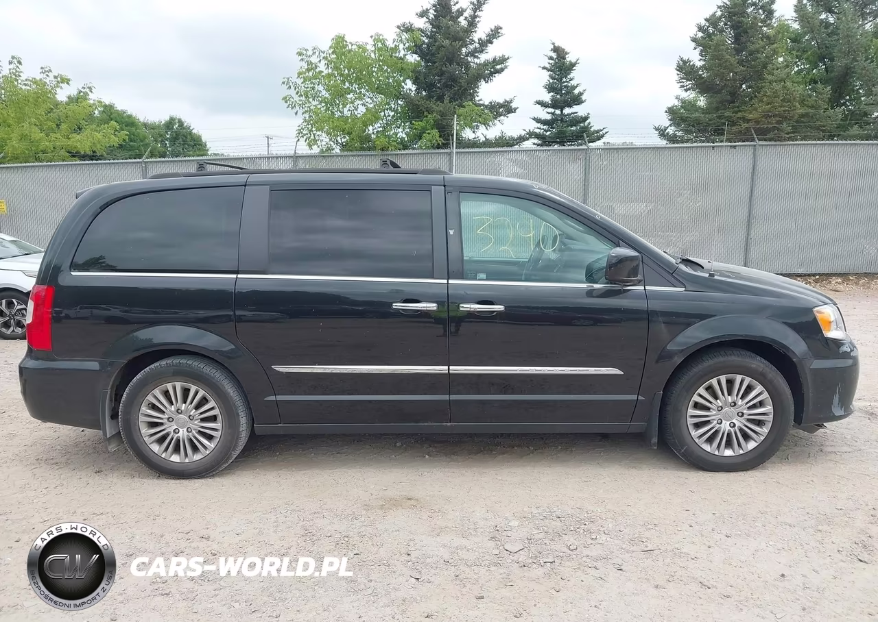 2015 Chrysler Town & Country Touring-L VIN:2C4RC1CGXFR705822 - 13