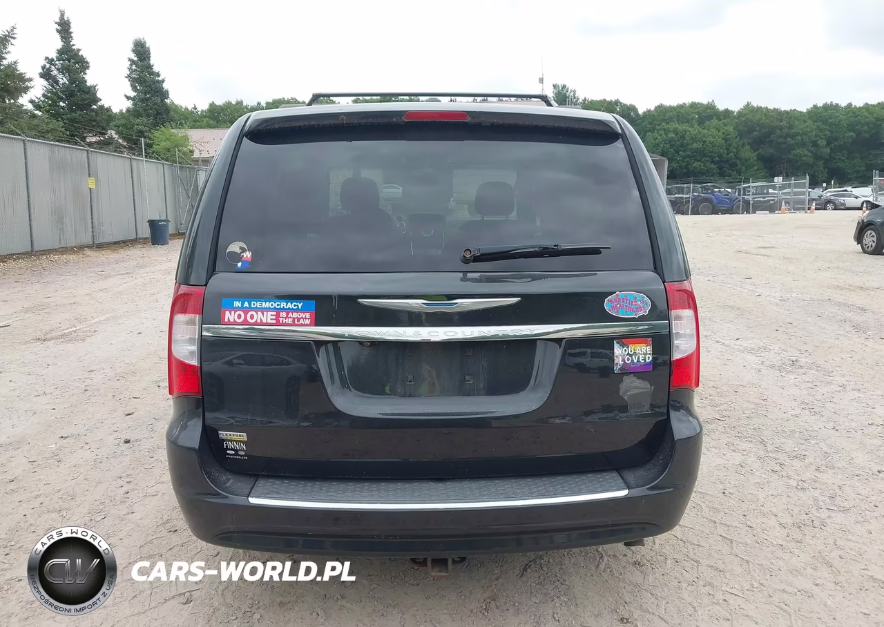 2015 Chrysler Town & Country Touring-L VIN:2C4RC1CGXFR705822 - 16