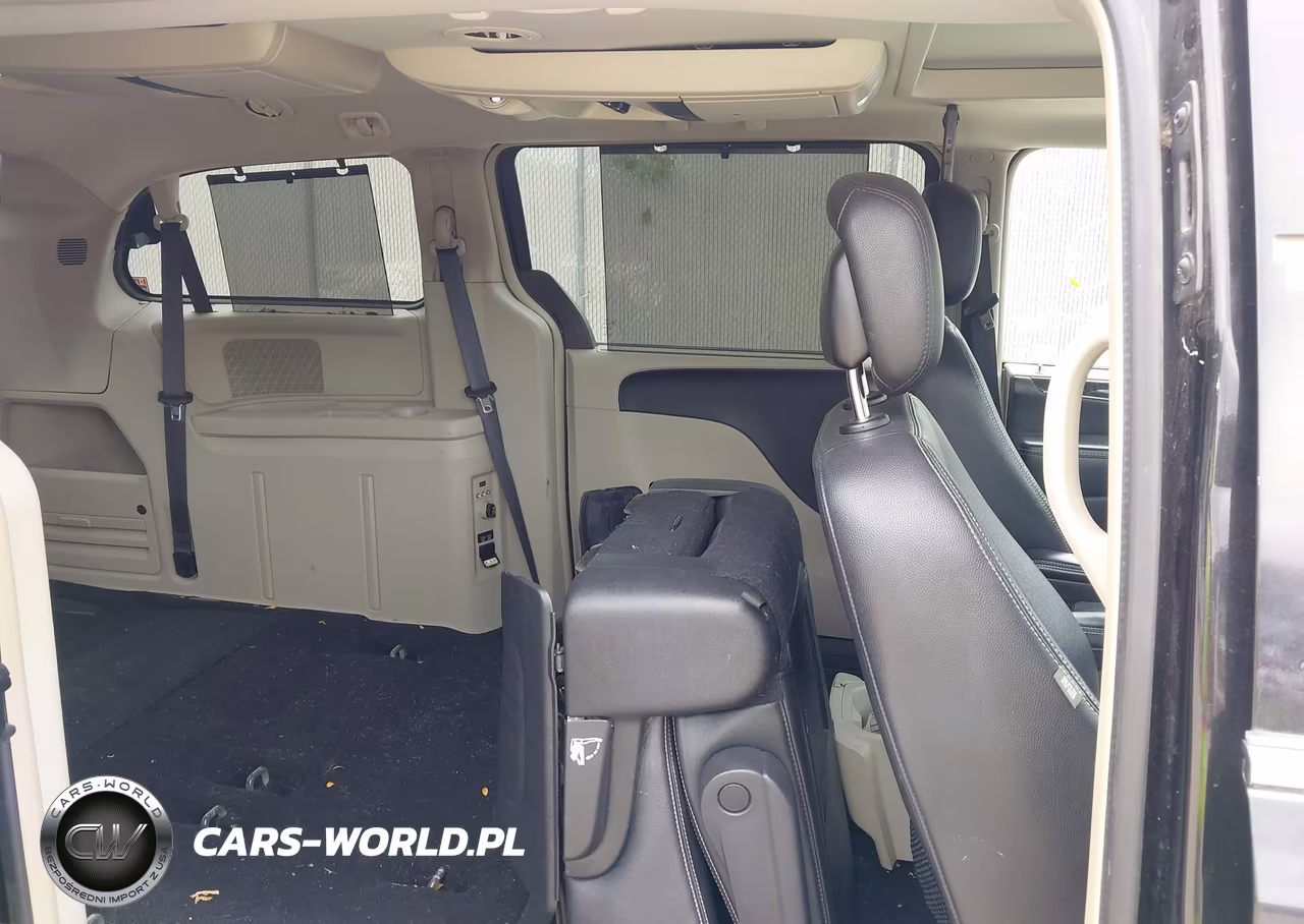 2015 Chrysler Town & Country Touring-L VIN:2C4RC1CGXFR705822 - 8