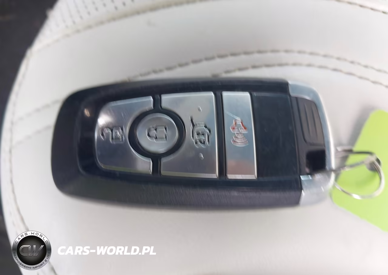 2022 Ford Mustang Mach-E Premium VIN:3FMTK3SU2NMA38175 - 11