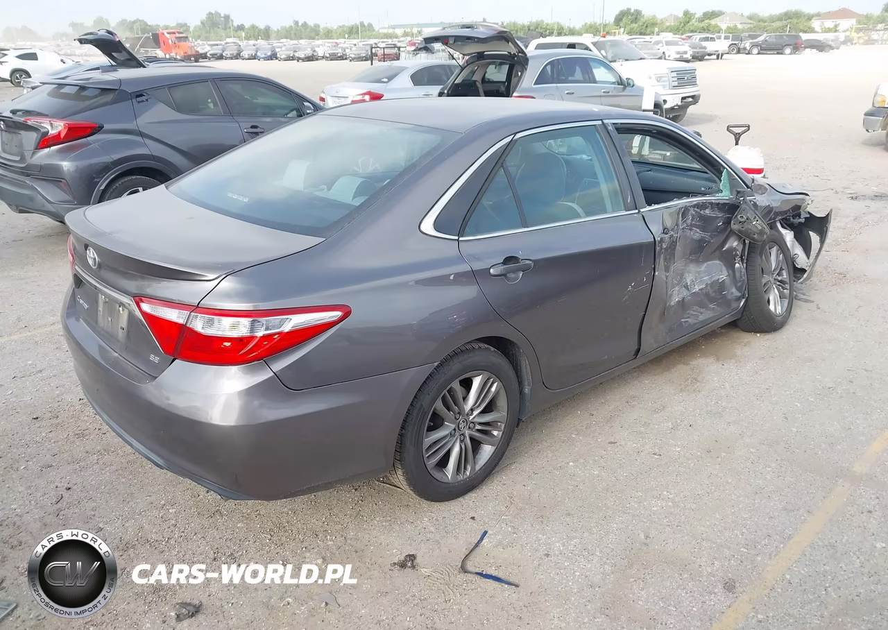 2015 Toyota Camry Se VIN:4T1BF1FK8FU890038 - 4