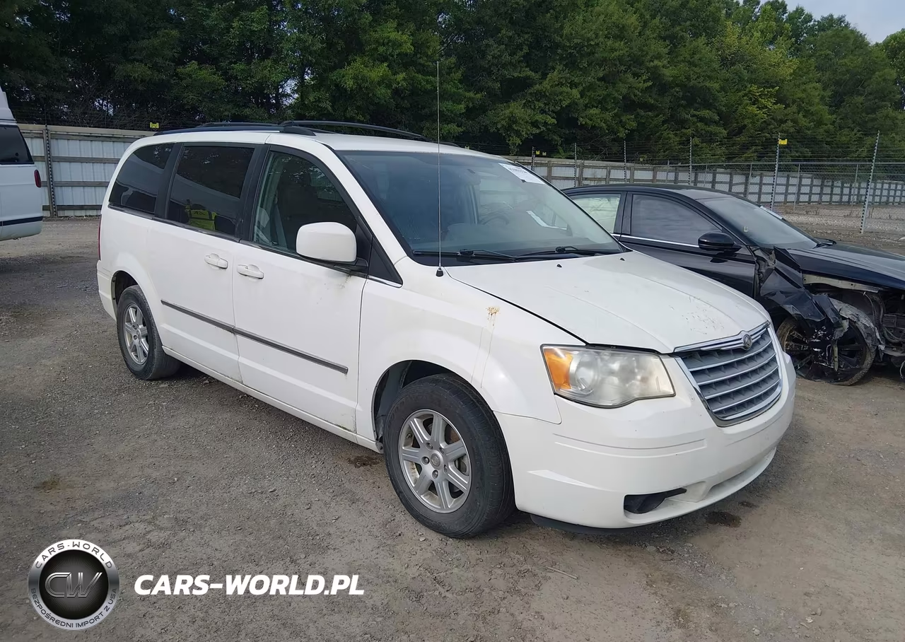 2010 Chrysler Town & Country Touring – zdjęcie 1 z 11