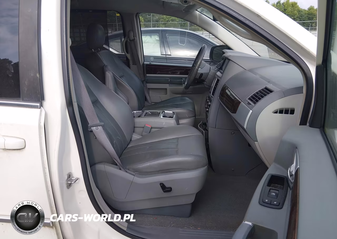 2010 Chrysler Town & Country Touring VIN:2A4RR5DX8AR267986 - 5