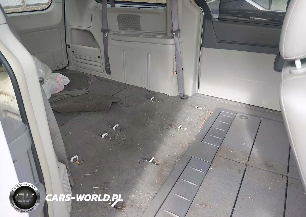 2010 Chrysler Town & Country Touring VIN:2A4RR5DX8AR267986 - 8