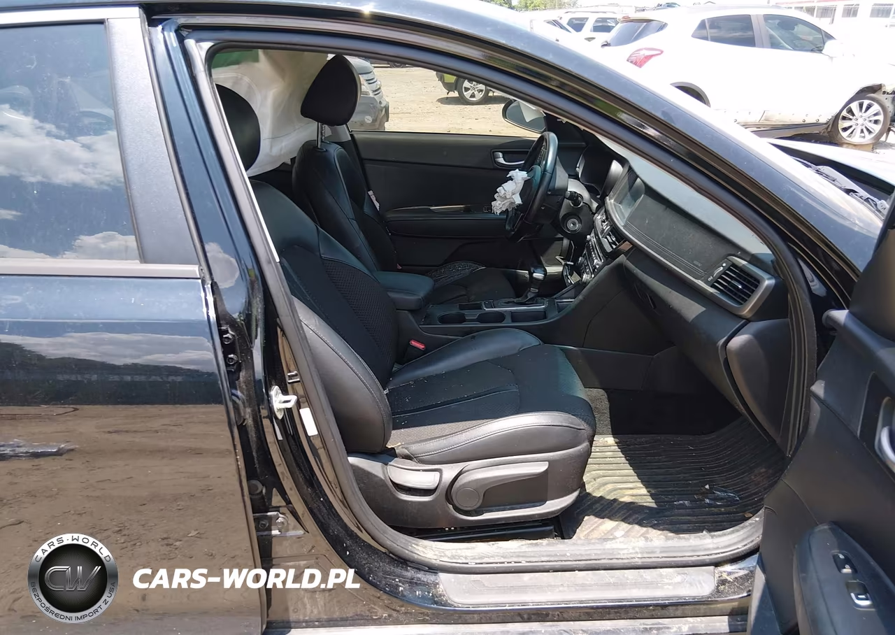 2018 Kia Optima S VIN:5XXGT4L31JG190183 - 5