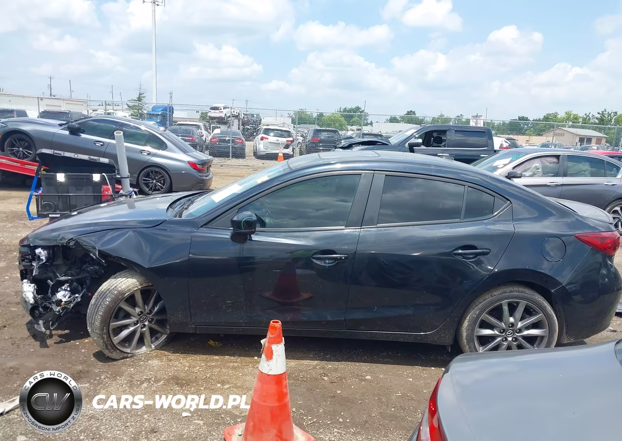 2018 Mazda Mazda3 Touring VIN:3MZBN1V39JM204813 - 14