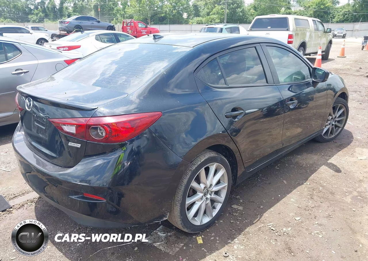 2018 Mazda Mazda3 Touring VIN:3MZBN1V39JM204813 - 4