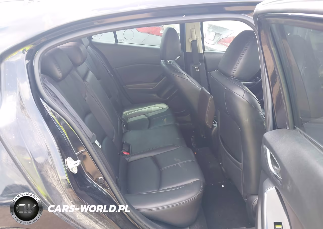 2018 Mazda Mazda3 Touring VIN:3MZBN1V39JM204813 - 8