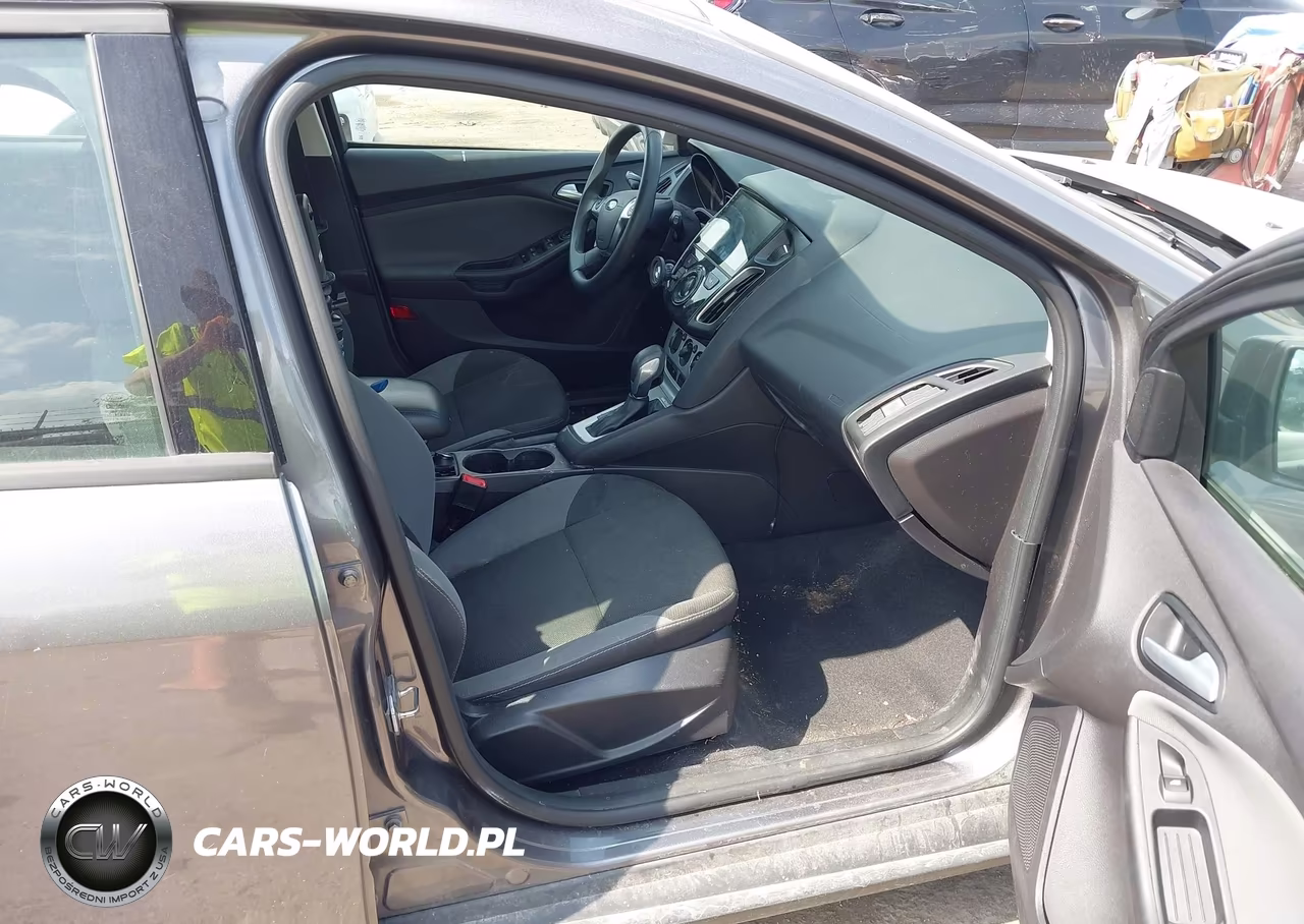 2014 Ford Focus Se VIN:1FADP3K28EL439651 - 5